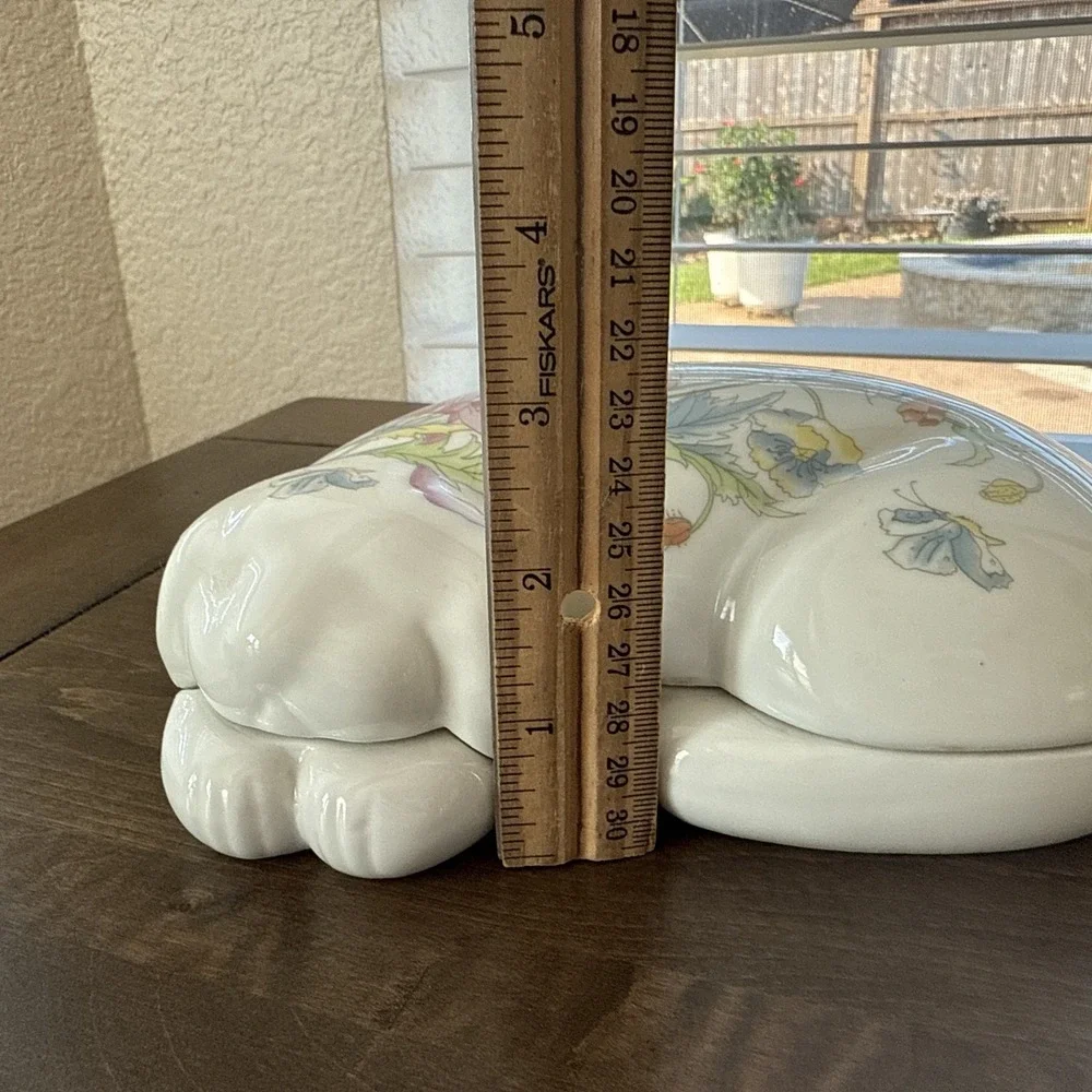60s VTG Elizabeth Arden DOG Trinket BOX Wild Flower BUTTERFLIES Vanity Decor